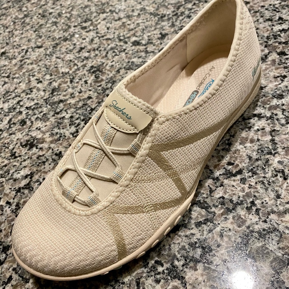 NWOT Skechers - Picture 4 of 5